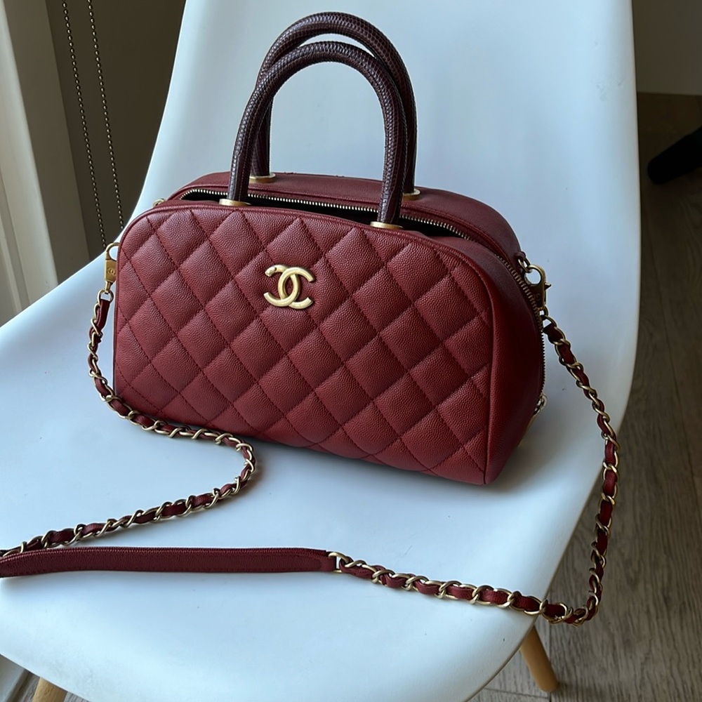 100% AUTH CHANEL COCO BOWLING Red CAVIAR QUILTED LEATHER BAG LIZARD handle